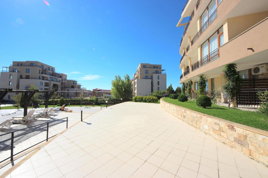 Menada Luxor Apartments Sveti Vlas Exterior photo