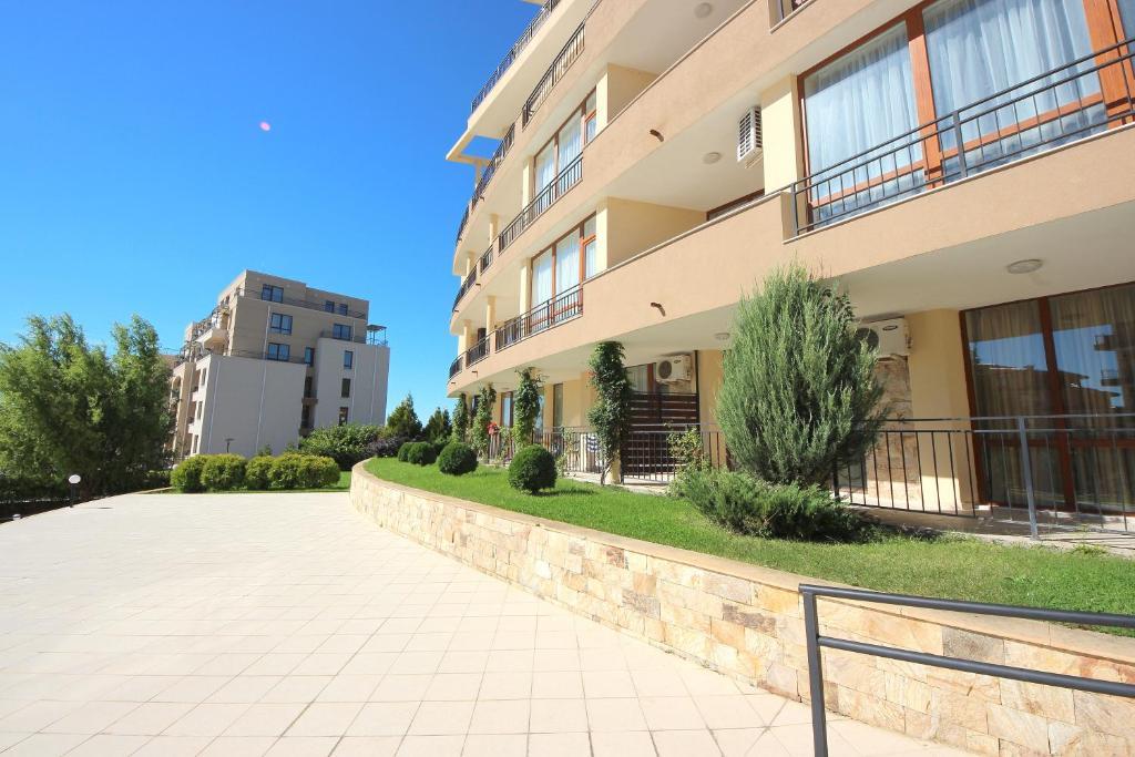 Menada Luxor Apartments Sveti Vlas Exterior photo