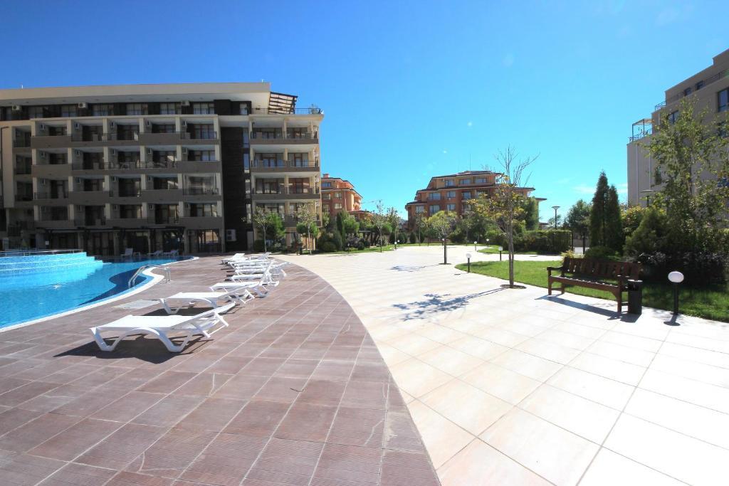 Menada Luxor Apartments Sveti Vlas Exterior photo